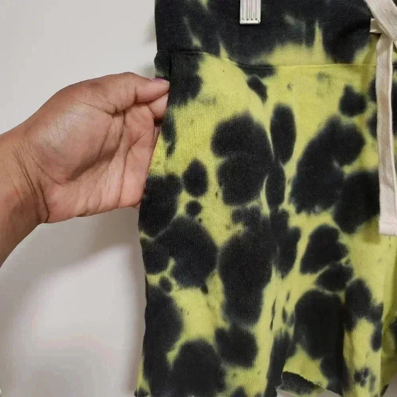 Monrow-Fuzzy fleece pocket shorts - Picture 3 of 5